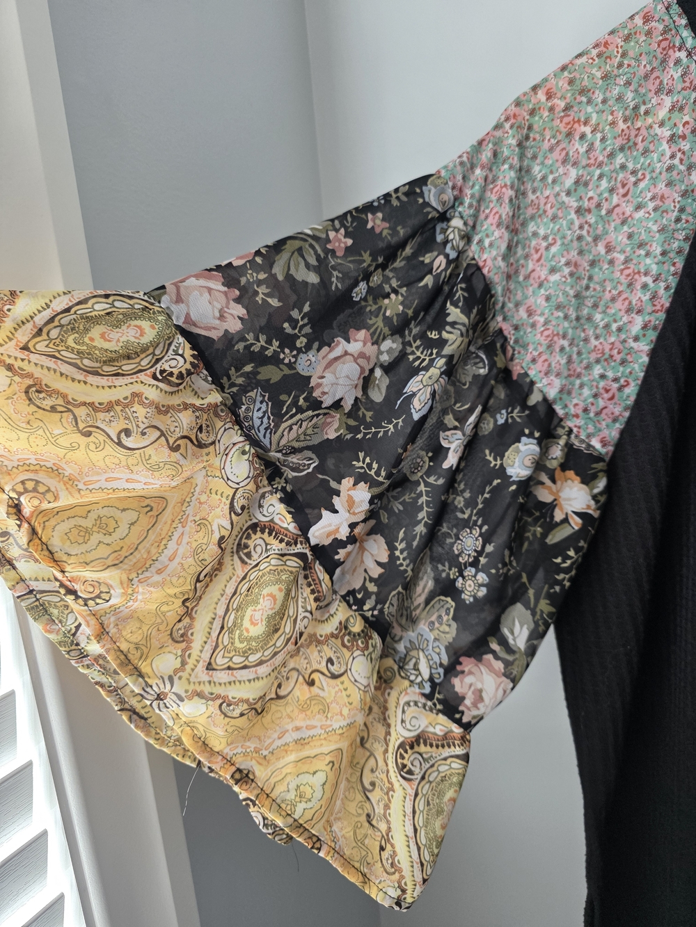 Umgee Mixed Print Waffle Knit Top Women’s Size Small Boho Floral Bell Sleeve Tun - Picture 3 of 9